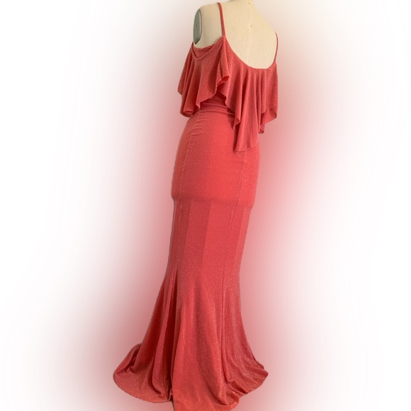 City Goddess shimmery gown. Size 4 - Picture 3 of 10